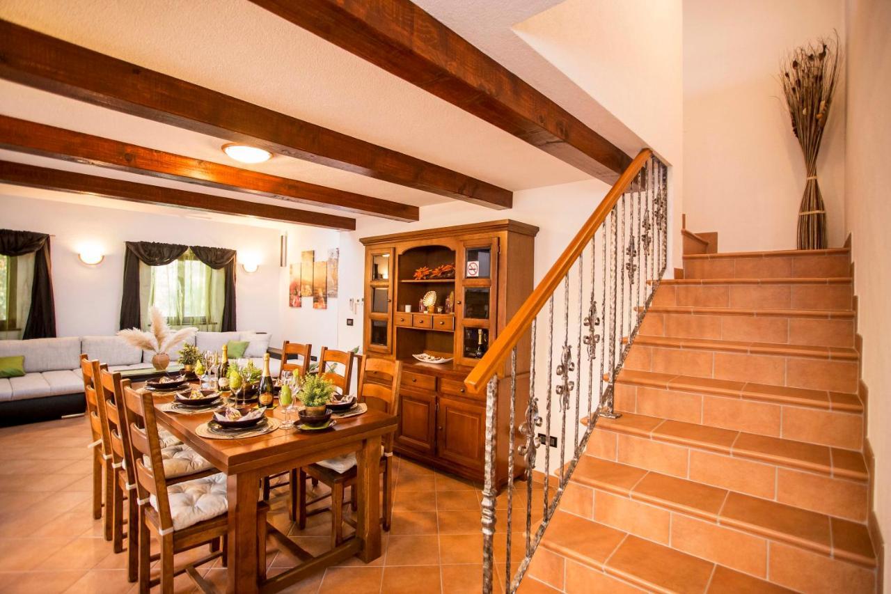 Holiday House Alex Ровінь Екстер'єр фото