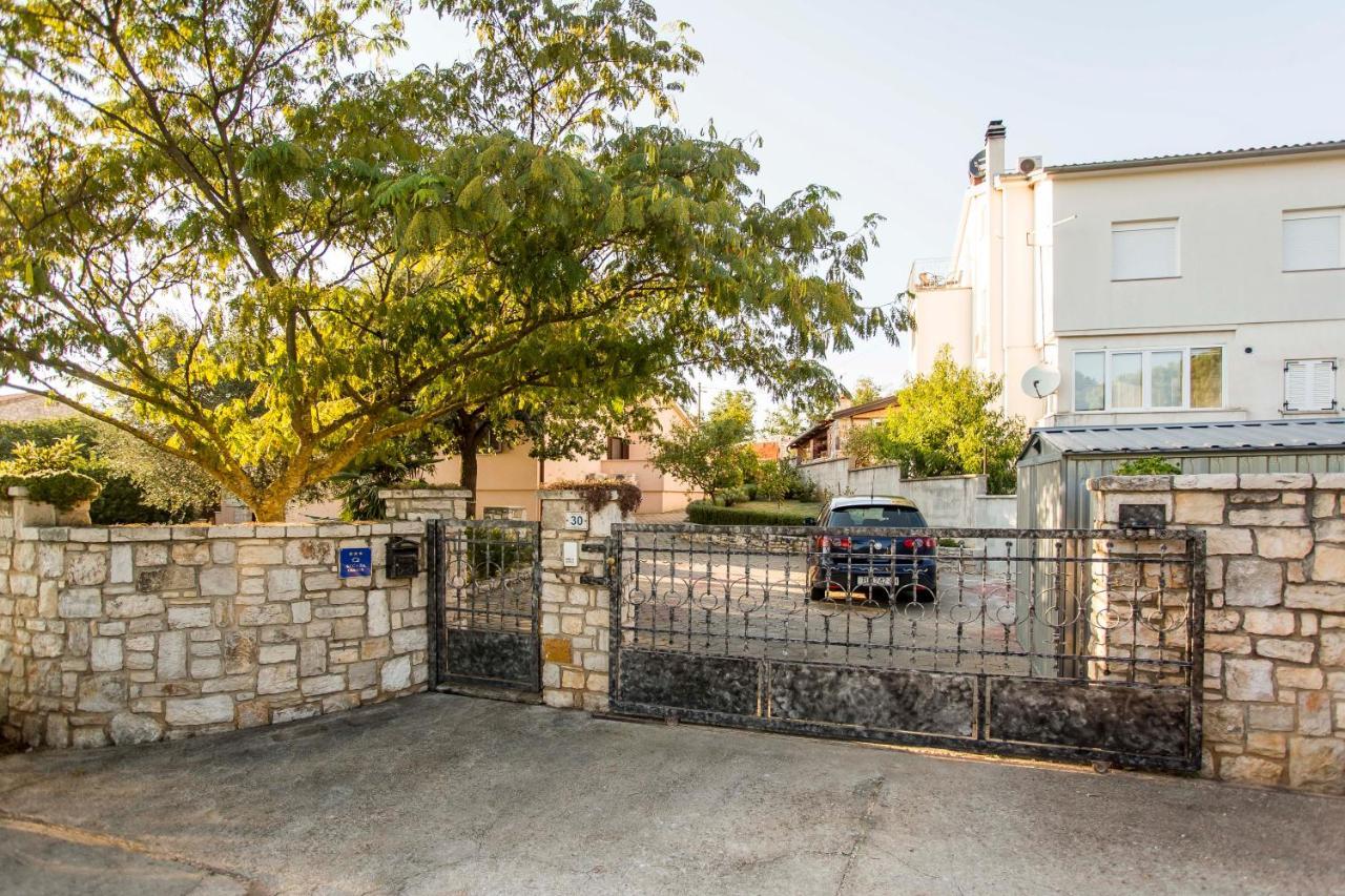 Holiday House Alex Ровінь Екстер'єр фото