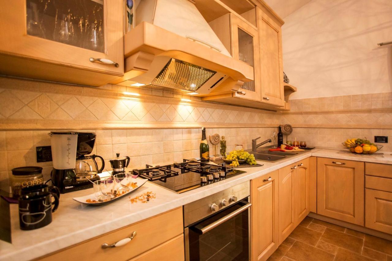 Holiday House Alex Ровінь Екстер'єр фото