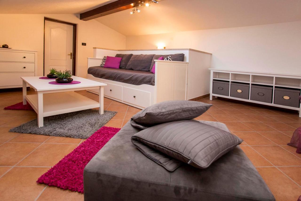 Holiday House Alex Ровінь Екстер'єр фото