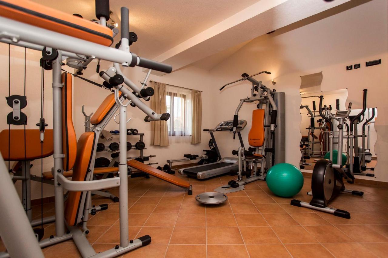 Holiday House Alex Ровінь Екстер'єр фото