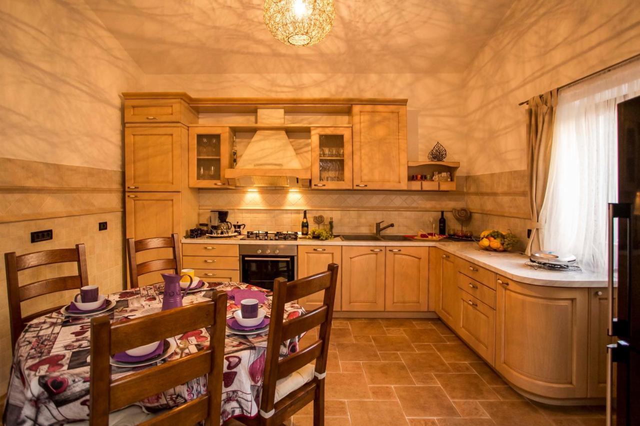 Holiday House Alex Ровінь Екстер'єр фото