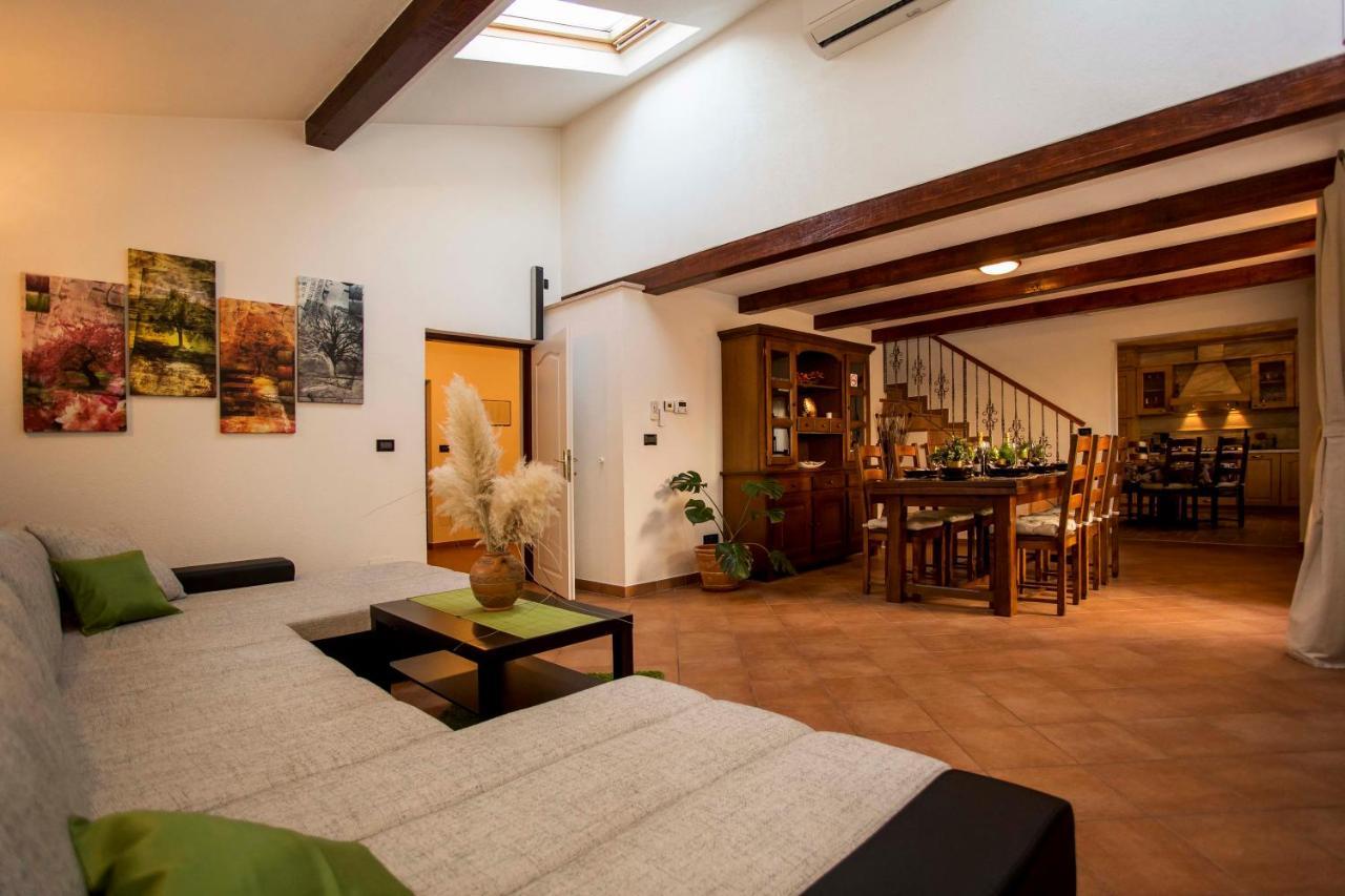 Holiday House Alex Ровінь Екстер'єр фото