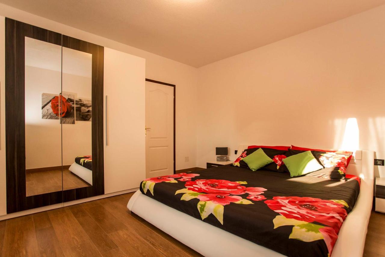 Holiday House Alex Ровінь Екстер'єр фото