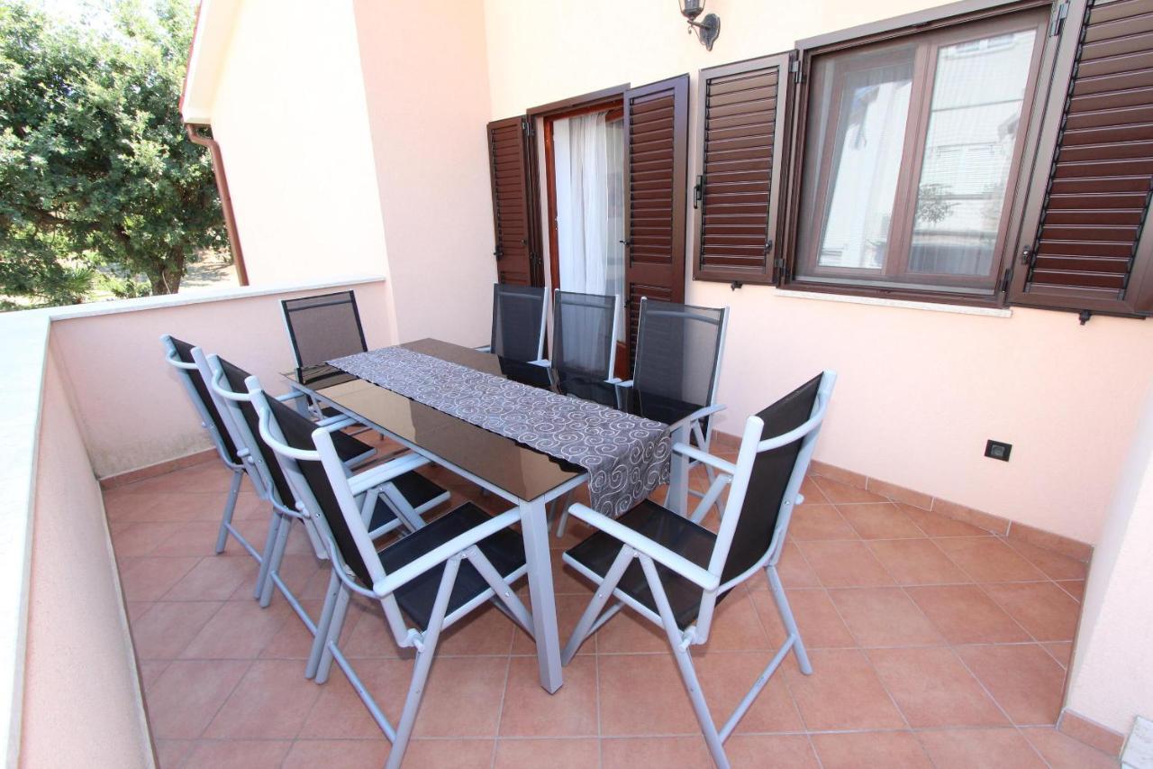 Holiday House Alex Ровінь Екстер'єр фото