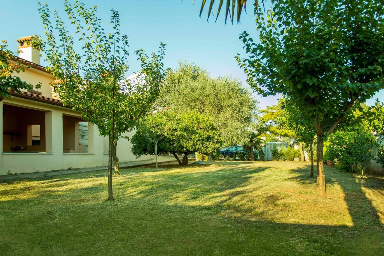 Holiday House Alex Ровінь Екстер'єр фото